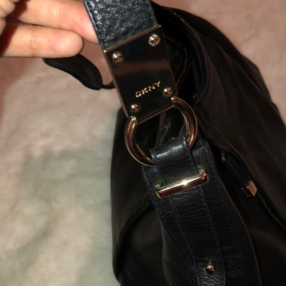 DKNY leather shoulder bag with gold accents - Picture 4 of 8